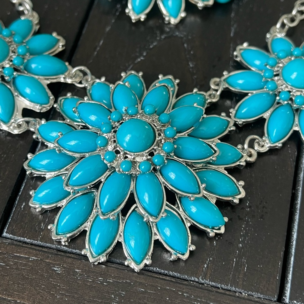 Statement Jewelry Set - Picture 8 of 11